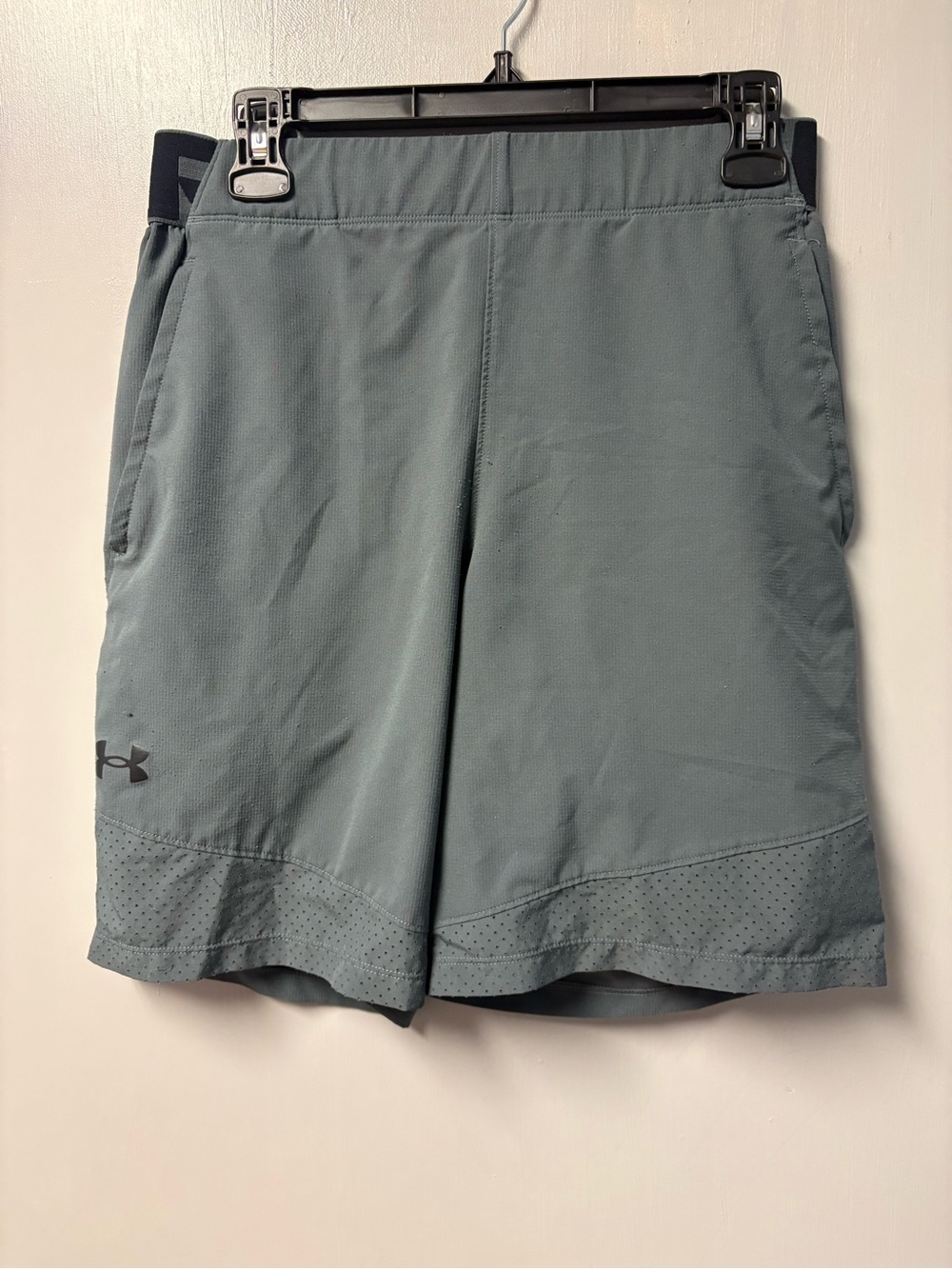 Under Armour Men's Athletic Shorts in Slate Gray Size medium